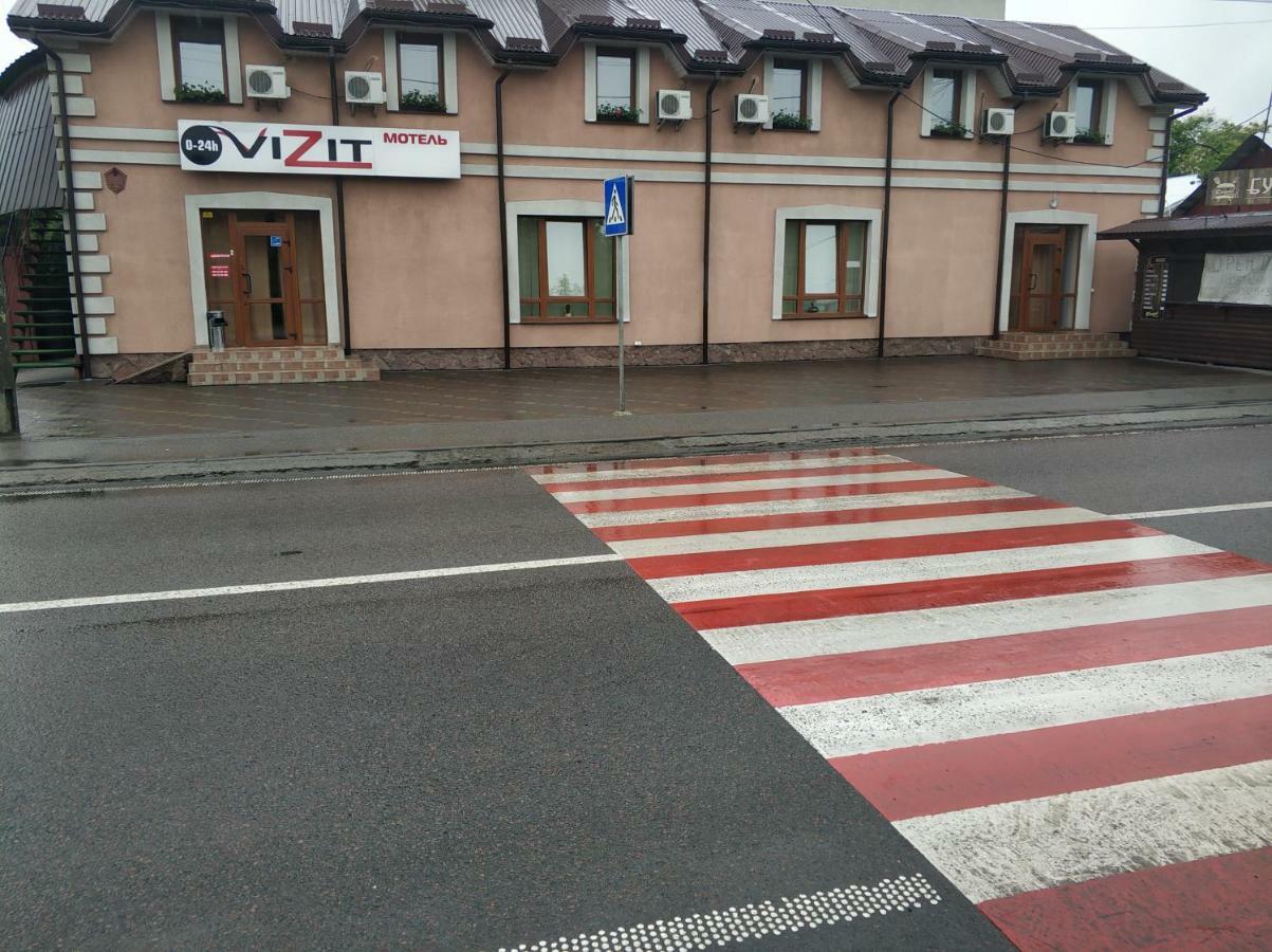 ホテル Vizit ストルィーイ エクステリア 写真
